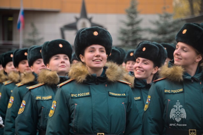 На плацу Академии состоялось построение переменного и постоянного состава