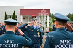 Первокурсникам Академии вручили оранжевые береты