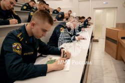Курсанты Академии приняли участие в добровольческих акциях «Новогодняя открытка» и «Письмо солдату»