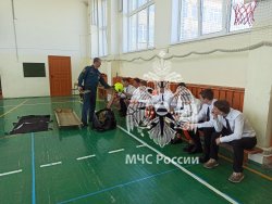 Сотрудники Академии ГПС МЧС России провели занятие с кадетами Веселевской школы