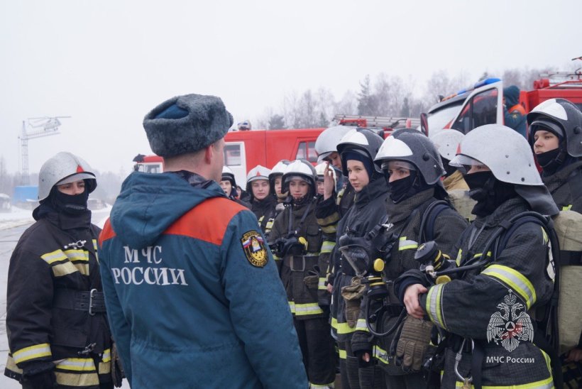 На учебном пожарно-спасательном полигоне Академии в Ногинске завершились практические занятия у девушек 2 и 3 курсов факультета пожарной и техносферной безопасности.