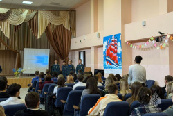 Личный состав Академии продолжает проводить открытые уроки в школах 