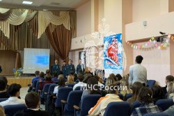 Личный состав Академии продолжает проводить открытые уроки в школах 