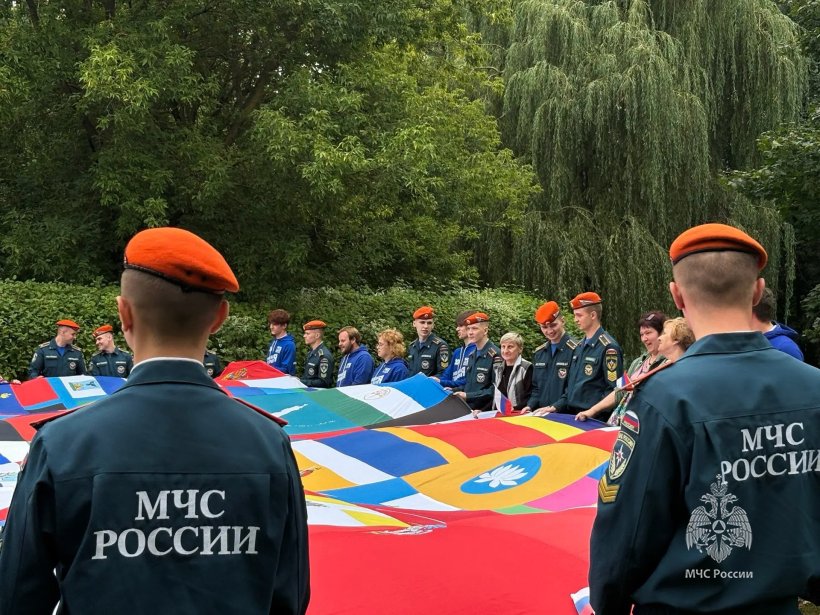 Под флагом единой страны