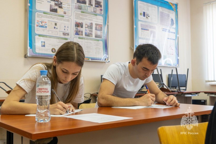 В Академии продолжаются вступительные испытания для абитуриентов, поступающих на базе среднего профессионального образования