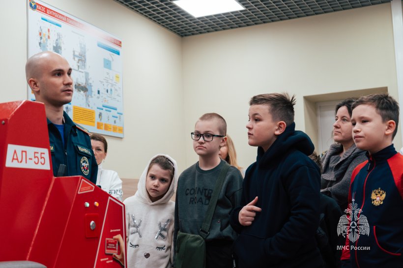 В Академии ГПС МЧС России побывали дети защитников Отечества
