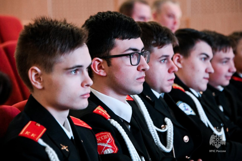 В рамках соглашения Департамента образования и науки города Москвы с Академией ГПС МЧС России для учащихся 10 и 11 кадетских классов столицы был реализован цикл мероприятий профориентационной направленности.