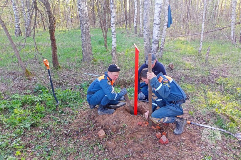 Поисковики Академии установили памятник советским воинам