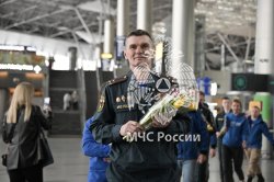 Сотрудники МЧС России и волонтеры поздравили женщин с наступающим 8 Марта