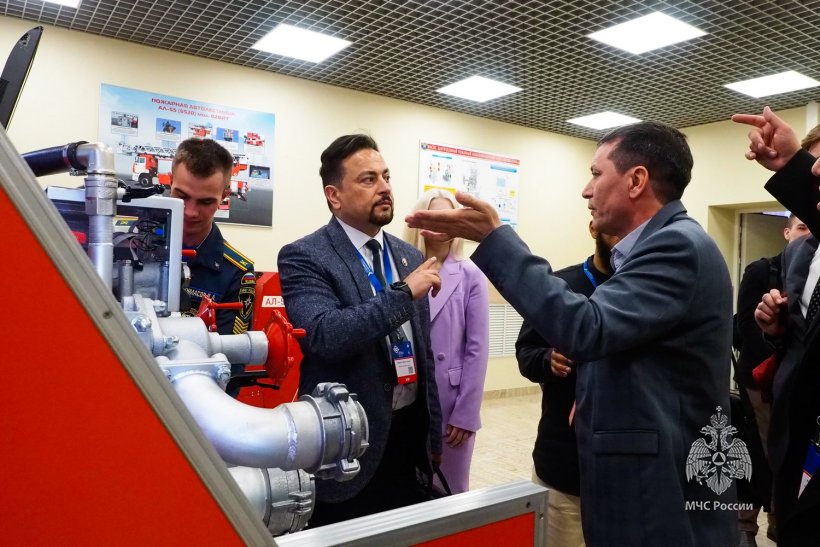 Делегация иностранных граждан посетила Академию ГПС МЧС России