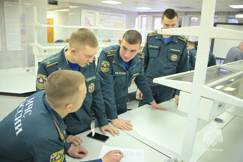 Курсанты сошлись в творческом поединке