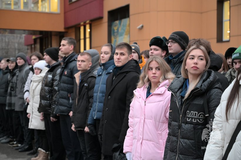 На плацу состоялось ежемесячное построение постоянного и переменного состава Академии