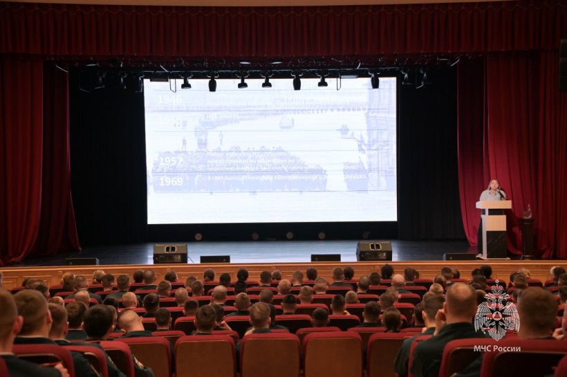 Правнучка маршала Жукова встретилась с обучающимся вузов МЧС России 