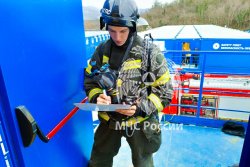  Курсанты Академии ликвидировали условный пожар в Геленджике