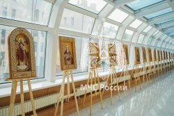 В Академии прошла выставка икон «Небесные покровители Армии и Флота России»