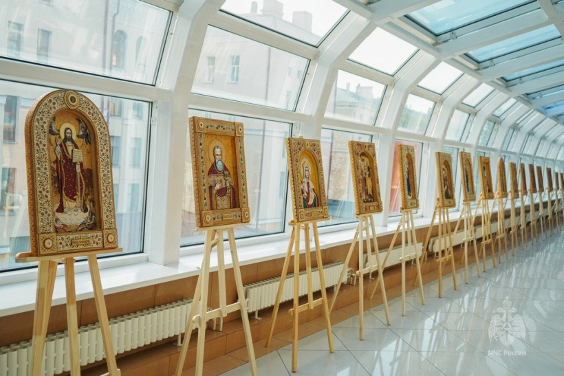 В Академии прошла выставка икон «Небесные покровители Армии и Флота России»