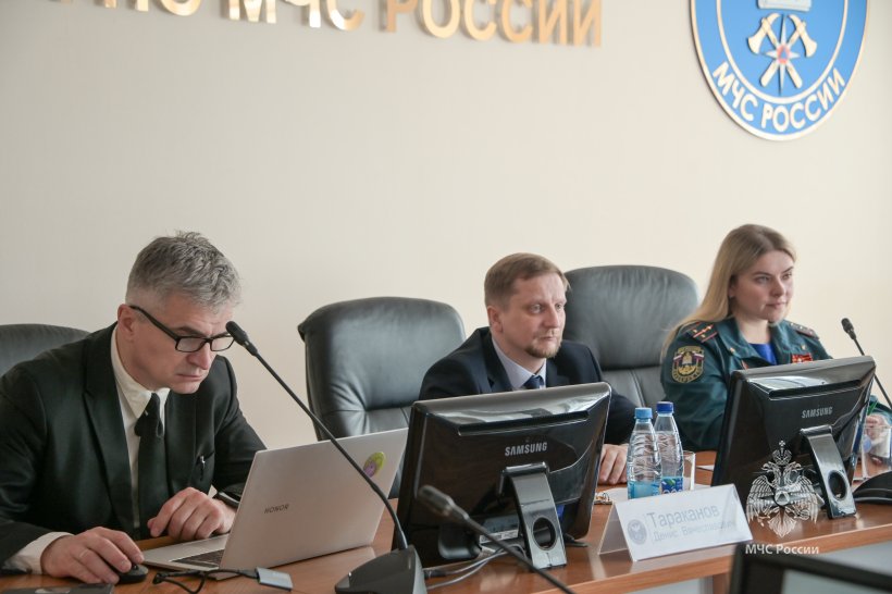 В Академии молодые специалисты обсудили актуальные вызовы безопасности