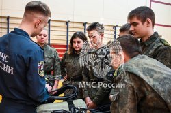 В рамках соглашения Департамента образования и науки города Москвы с Академией ГПС МЧС России для учащихся 10 и 11 кадетских классов столицы был реализован цикл мероприятий профориентационной направленности.