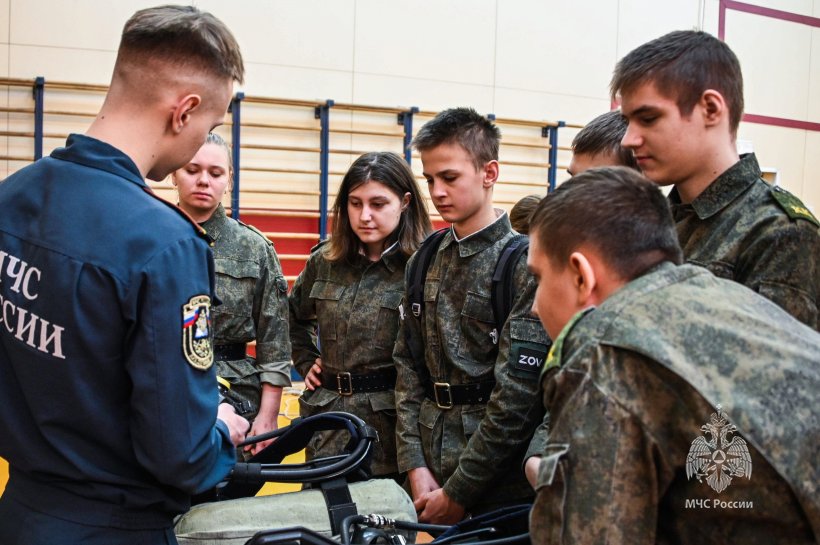 В рамках соглашения Департамента образования и науки города Москвы с Академией ГПС МЧС России для учащихся 10 и 11 кадетских классов столицы был реализован цикл мероприятий профориентационной направленности.