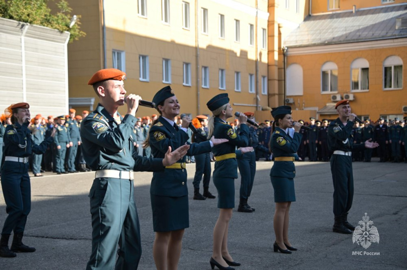 В Академии прошла торжественная линейка, посвященная Дню знаний