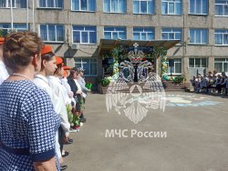 Сотрудники Академии ГПС МЧС России провели занятие с кадетами Веселевской школы