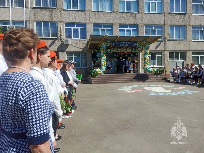 Сотрудники Академии ГПС МЧС России провели занятие с кадетами Веселевской школы