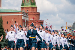 На Красной площади вручили дипломы выпускникам двух вузов МЧС России