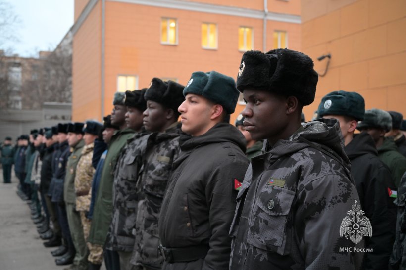 На плацу состоялось ежемесячное построение постоянного и переменного состава Академии