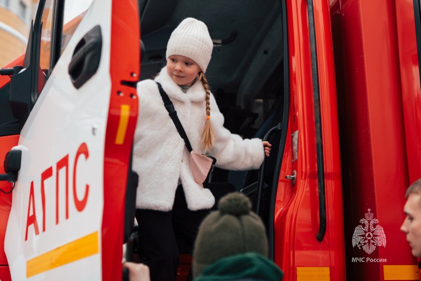 В Академии ГПС МЧС России побывали дети защитников Отечества