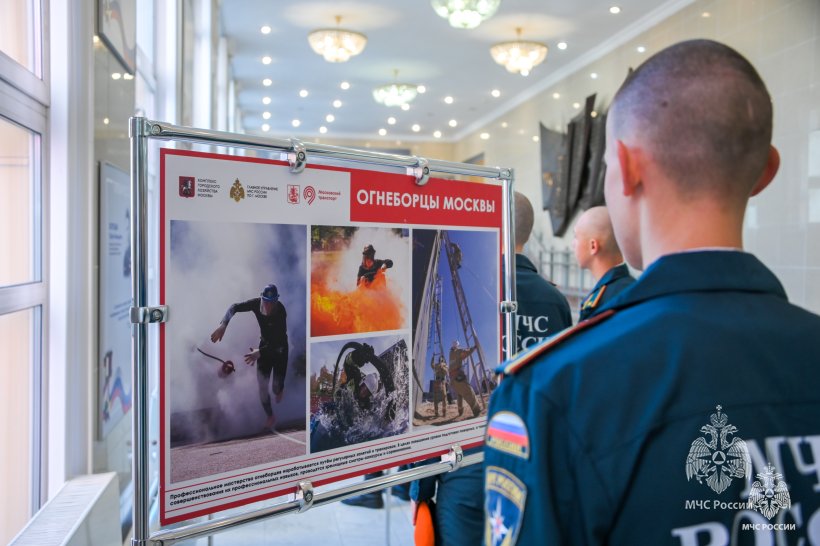 В Академии ГПС МЧС России работает фотовыставка «Огнеборцы Москвы»