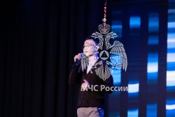 Курсанты Академии поздравили девушек с 8 марта