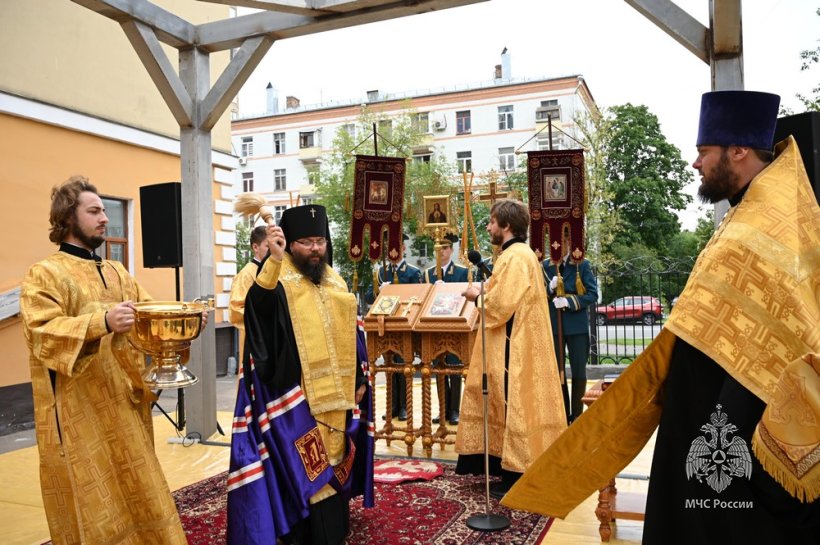 Архиепископ Егорьевский Матфей совершил молебен на месте основания храма при Академии