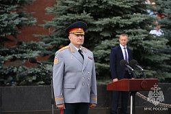 На Красной площади состоялась торжественная церемония вручения дипломов выпускникам двух вузов МЧС России