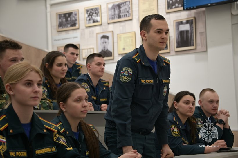 Личный состав Академии встретился с руководителем Республиканского поискового объединения «Донбасс», военным историком и боевым офицером Александром Мальцевым