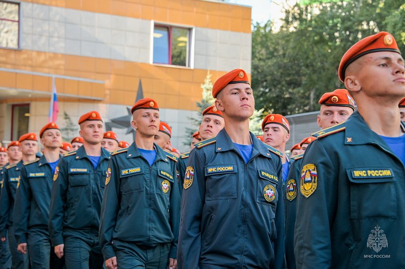 В Академии прошла торжественная линейка, посвященная Дню знаний