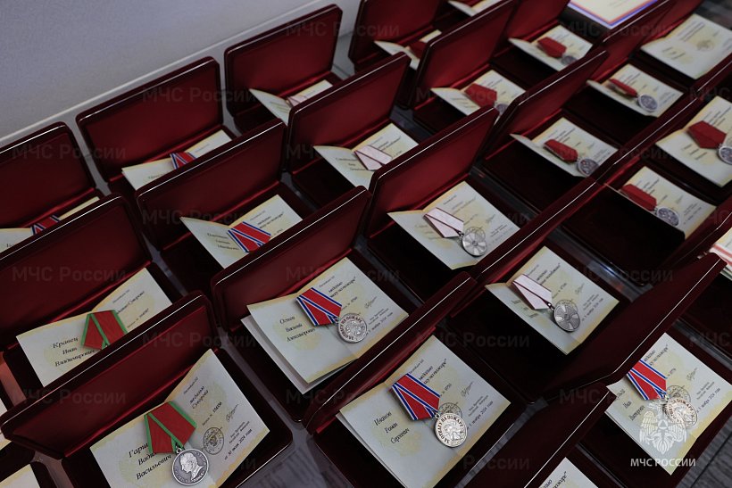В МЧС России прошел ряд мероприятий, посвященных Дню спасателя