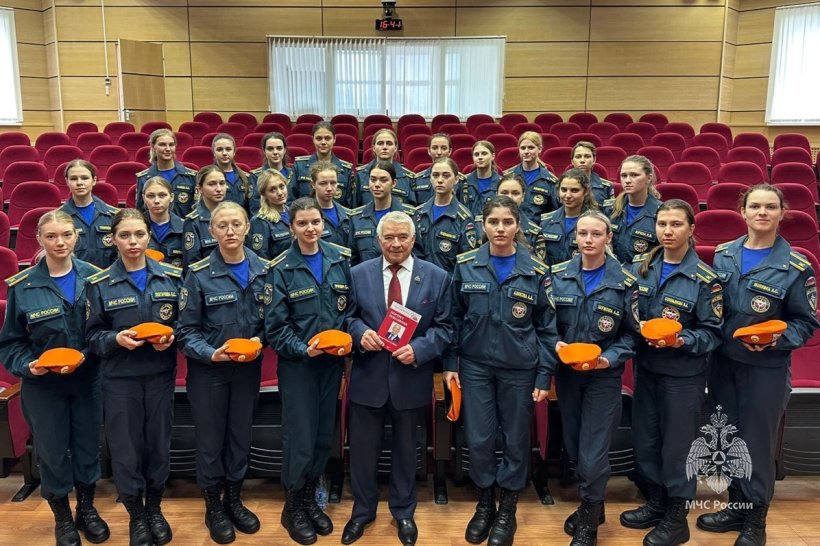 Председатель Совета ветеранов Академии встретился с первокурсниками