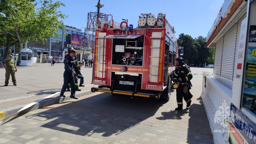 Курсанты Академии приняли участие в пожарно-тактических учениях в Геленджике