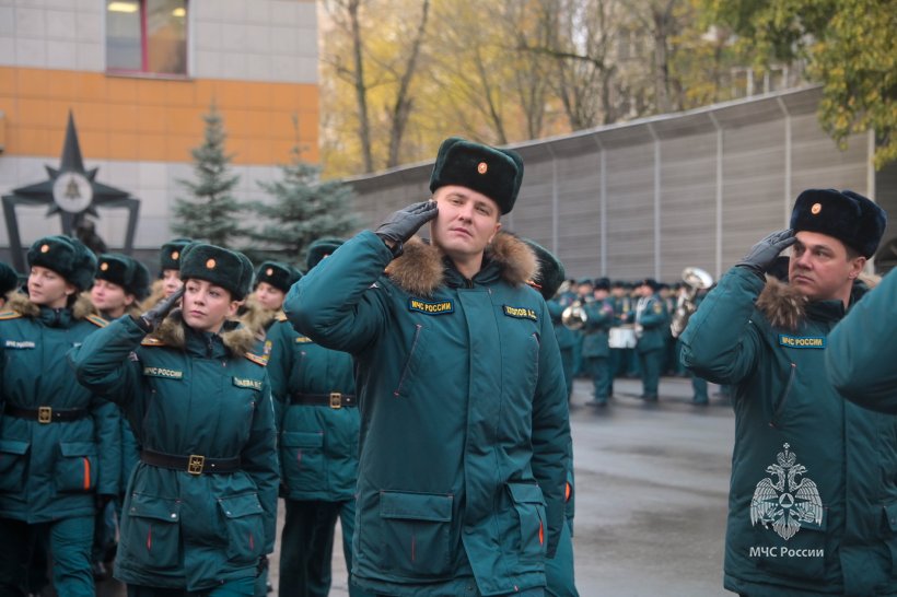 На плацу Академии состоялось построение переменного и постоянного состава