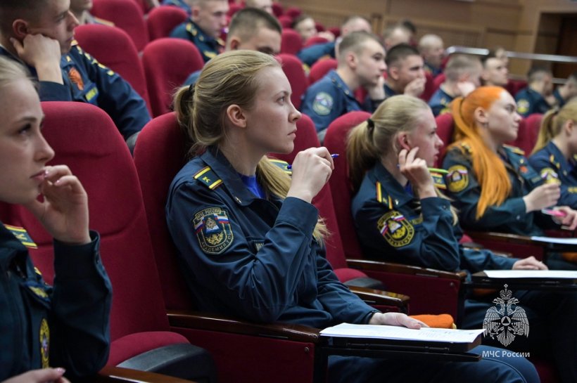 Курсанты Академии приняли участие в международной образовательно-патриотической акции «РусФест»