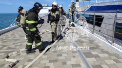 Курсанты Академии приняли участие в пожарно-тактических учениях в Геленджике