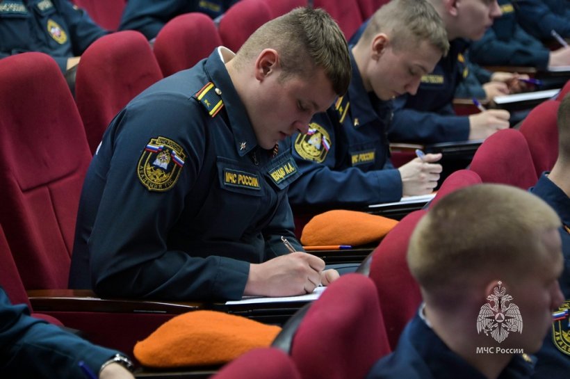 Курсанты Академии приняли участие в международной образовательно-патриотической акции «РусФест»