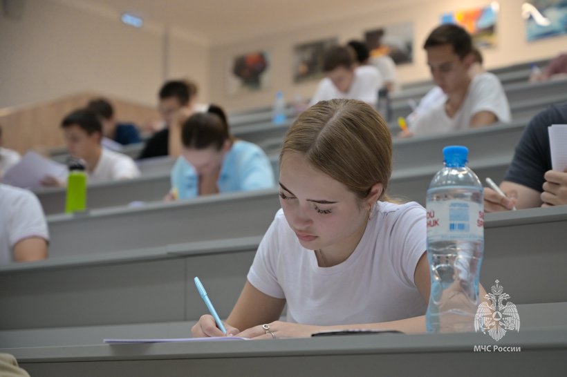 Сегодня в Академии прошёл один из сложнейших этапов абитуриентских сборов – вступительный экзамен по математике