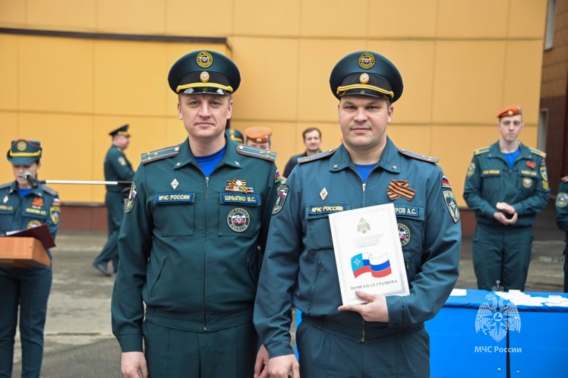 В Академии состоялось торжественное построение ко Дню пожарной охраны