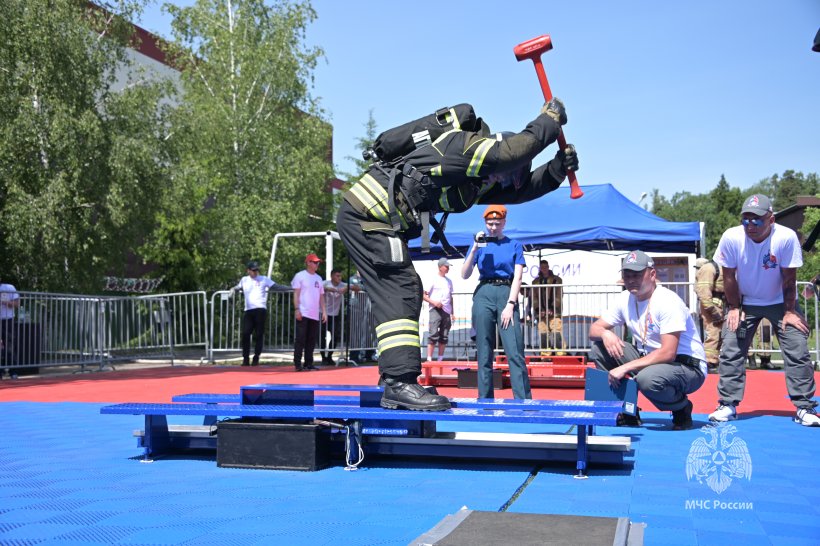 В Апаринках наградили победителей 1-ого международного гран-при профессионального мастерства пожарных и спасателей