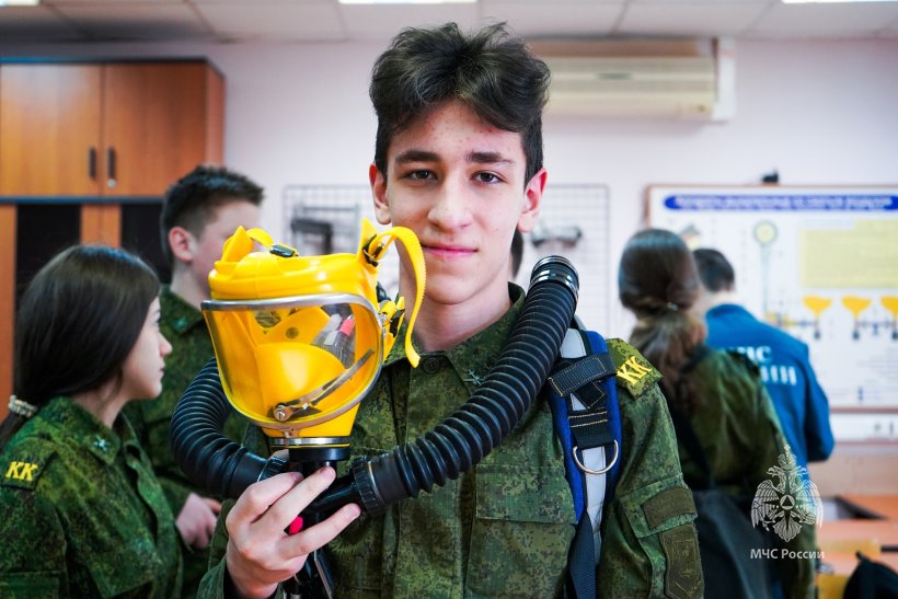 В рамках соглашения Департамента образования и науки города Москвы с Академией ГПС МЧС России для учащихся 10 и 11 кадетских классов столицы был реализован цикл мероприятий профориентационной направленности.