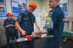 В рамках ознакомительной программы для гостей из МБОУ СОШ № 3 села Хороль Приморского края состоялась экскурсия