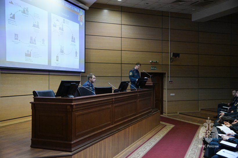 Курсанты выпускных курсов встретились с представителями СУ ФПС № 72 МЧС России