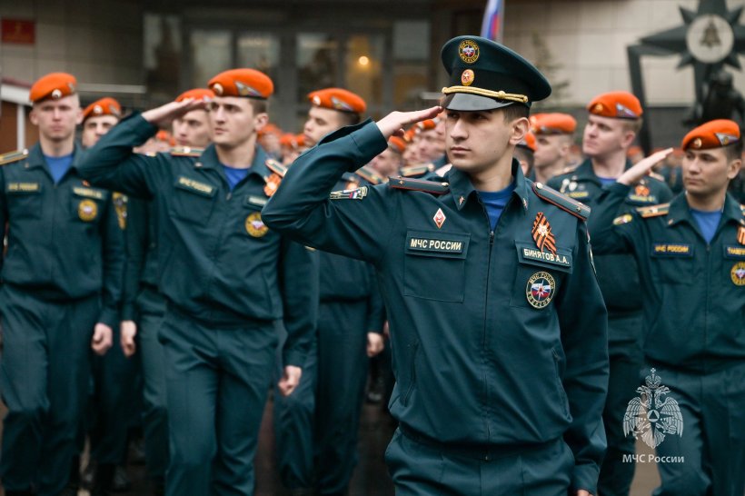 На плацу Академии состоялось построение постоянного и переменного состава
