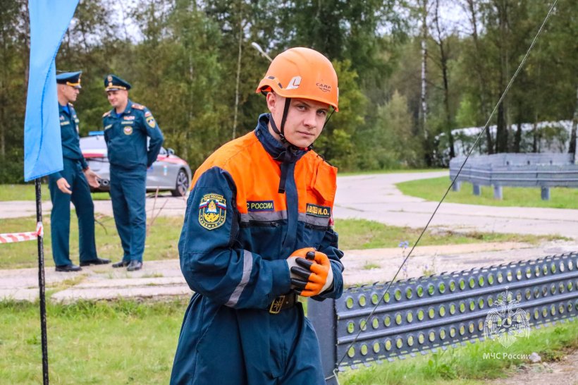 В МЧС России впервые стартовали соревнования по спасательному спорту